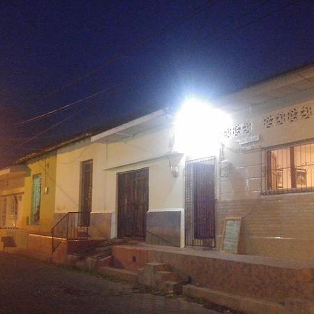 Casa Nica Leon Hostel Kültér fotó